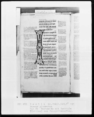 Marcus glossatus — Initiale I(nitium), Folio 2verso