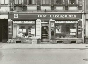 Dresden-Pieschen, Oschatzer Straße 23. Wohnhaus (um 1895) mit Lebensmittelladen