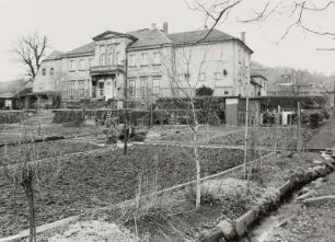 Radebeul, Paulsbergweg 21. Weingut "Paulsberg" (1837, 1913)