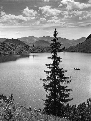 Gebirgssee (vielleicht in den Allgäuer Alpen)
