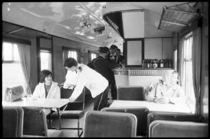 Dublin, Killarney: Führerstand des Dieselzuges [im Speisewagen]