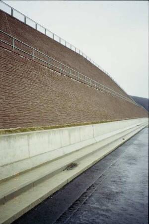 Stützwand aus Obolith, bei Bad Eilsen
