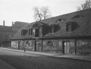 Dresden, Kleine Packhofstraße, Lagergebäude, Straßenansicht. Im Hintergrund links Hausnr. 5