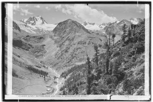 Stubaier Alpen. Mutterberger Alm 1728 Meter mit Schaufelspitze 3333 Meter