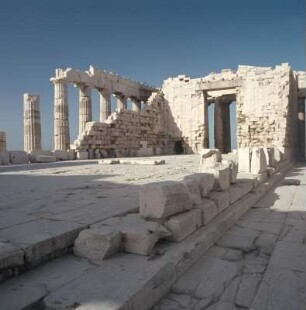 Athen, Parthenon, Akropolis, im Parthenon. Ost-West-Blick in Cella und Umgang