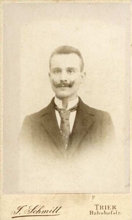 Fotografisches Portrait eines jungen Mannes