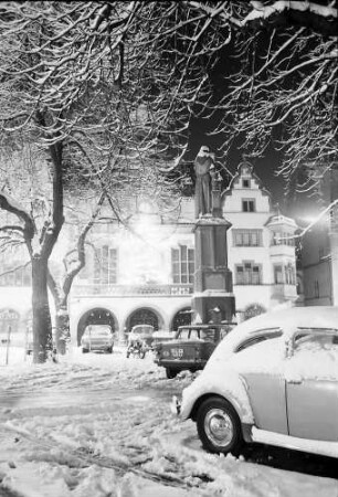 Freiburg: Altes Rathaus mit Tannenbaum