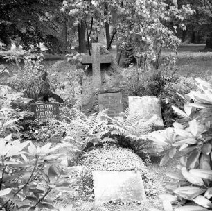 Grabanlage der Familie Hüfner : Grabanlage der Familie Hüfner. Stein. Chemnitz-Bernsdorf, Städtischer Friedhof