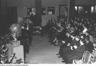 Sozialistische Einheitspartei Deutschlands (SED), Stalin-Ausstellung in der SED-Landesleitung, 17. Oktober 1951
