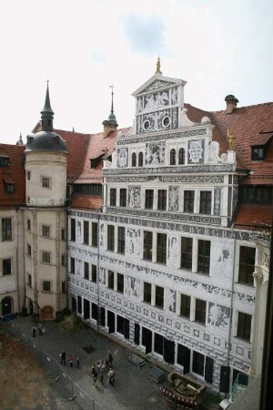 Dresden-Altstadt. Residenzschloß. Großer Schloßhof. Blick vom Hausmannsturm