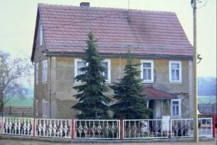 Wohnhaus mit Garten, Gartenzaun
