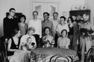 Großfamilie E. (Ärztin, Archäologe) am Eßtisch