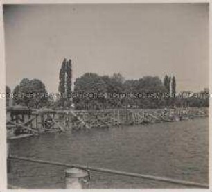 Wehrmachtssoldaten, Posten an der Pionierbrücke bei Dinant