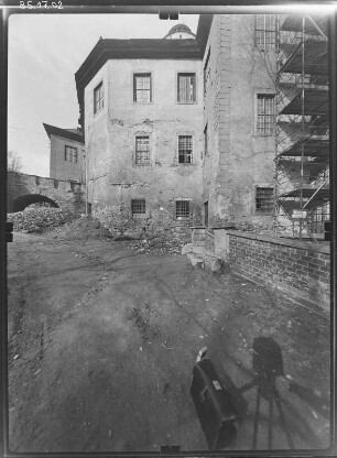 Posterstein. Burg (16. Jh.). Eingangsseite von Osten