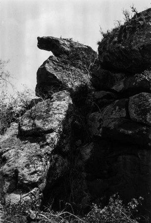 Felsformation : Felswand am Kavamba-Berg.