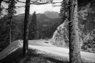 Bayrischzell: Kurve der Alpenstraße, Blick auf Wendelstein
