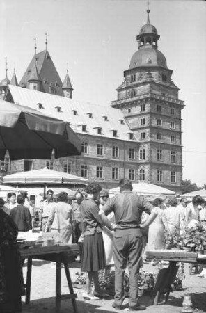 Aschaffenburg: Markt mit Schlossturm