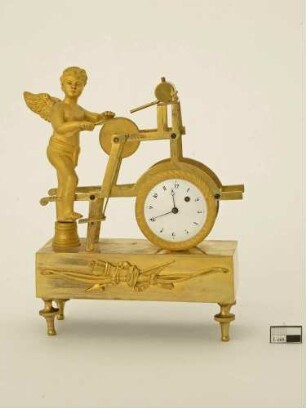 Figurenuhr (Amorette mit Scheifstein)