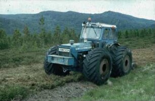 Fotografie: Traktor, Allradtraktor, Terrareifen