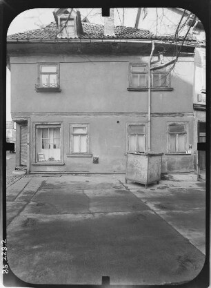 Arnstadt, Längwitzer Straße 14. Wohnhaus mit Laden. Straßenfront (Mühlgraben)
