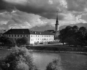 Villach. Burg (1500/1700). Blick über die Drau
