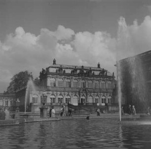 Dresden. Zwinger, Blick zum Französischen Pavillon, Hofseite