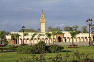 Moschee im Park : Rabat ist die Hauptstadt des Königreiches Marokko. Die Moschee El-Fahs befindet sich im Park des Königspalastes, aufgenommen am 05.11.2008