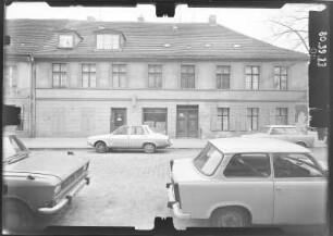 Potsdam, Hermann-Elflein-Straße 8/9. Wohnhaus mit Laden (18. Jh.). Straßenfront