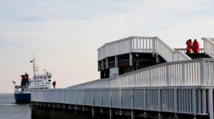 Deutschland. Niedersachsen. Cuxhaven. Hafeneinfahrt