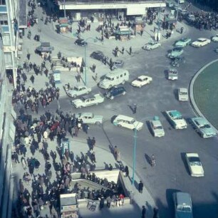 Athen, Omónia-Platz, Verkehrsfluss auf dem Omónia-Platz. J 5/6