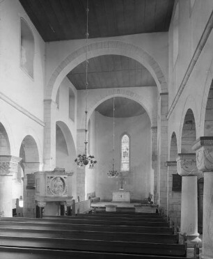 Frose, ehem. Stiftskirche St. Cyriakus, Inneres, Langhaus nach Osten