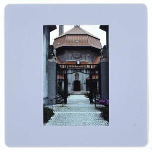 Berlin, Krematorium Wedding : Eingangstor Innenhof