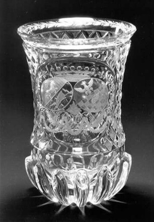 Becher mit Allianzwappen