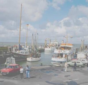 Husumer Bucht. Nordstrand. Hafen mit Fähren und Ausflugsschiffen