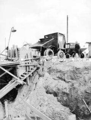Großbaustelle eines Kraftwerks (des VEB Kraftwerk Thierbach?)