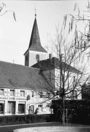 Bad Krozingen: Springbrunnen und Kirchturm
