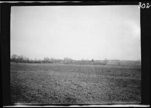 Wirballen (=Virbalis, Litauen): weites Feld mit Ortschaft im Hintergrund ("Landschaft bei Wirballen")