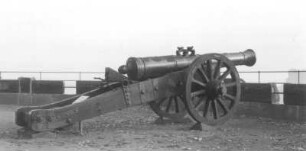 Königstein. Festung. Kanone Nr. 01 (sog. "Mittlere Kanone; Bronzerohr, Guß J. G. Weinholdt, 1741) auf dem Blitzeichenplateau