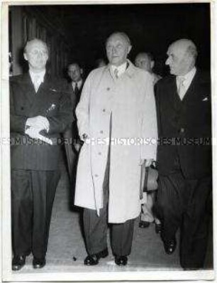Konrad Adenauer auf einer Wahlkampf-Kundgebung der schleswig-holsteinischen CDU