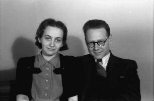 Bukarest: Herr Eder und Frau, im Stuhl