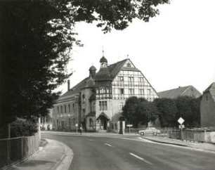 Weißig (Dresden-Weißig), Saalhausener Straße 1. Gasthof Weißig (1795). Straßemnansicht von Westen