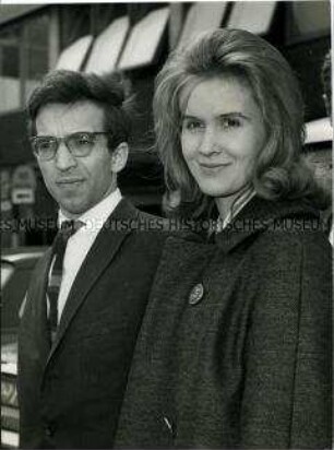 Vladimir Ashkenazy und seine Frau vor der Abreise nach Moskau