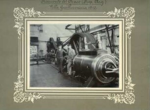 Argentinien. Der Ingenieur Ernst Otto Gerhardt in einer Maschinenhalle vor einer Dampfmaschine. Ansicht zusammen mit einem Arbeitskollegen
