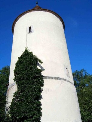 Stadtbefestigung - Wehrturm (Faulturm) über Feldseite in Übersicht