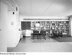 Anbauregal : Mustermöbel (1972; Deutsche Bauakademie). Kochecke und Eßplatz vor Anbauregal