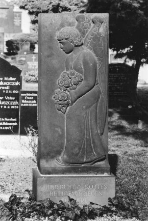 Grabmal : Grabmal. Sandstein (1901/1990). Dresden-Friedrichstadt, Alter (Innerer) Katholischer Friedhof)