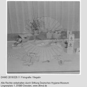 Ausstellung "Arzneimittelmißbrauch durch Geschenksendungen"