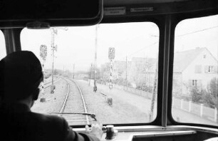 Freiburg; Wasenweiler: Strecke Freiburg - Wasenweiler; Vollautomatische Blinklichtanlage bei Bahnübergängen; Signallicht für Lokführer
