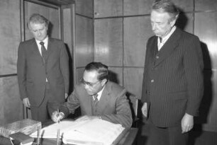 Deutsch-indonesische Gesellschaft Baden. Besuch des indonesischen Botschafters in der Bundesrepublik Josef Muskita anlässlich der Gründung in Karlsruhe