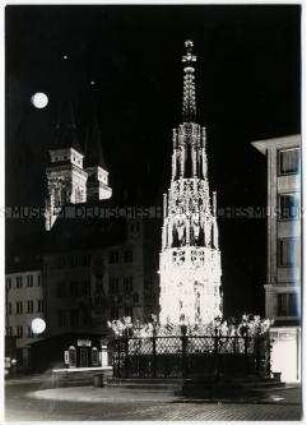 Nürnberg, Schöner Brunnen bei Nacht